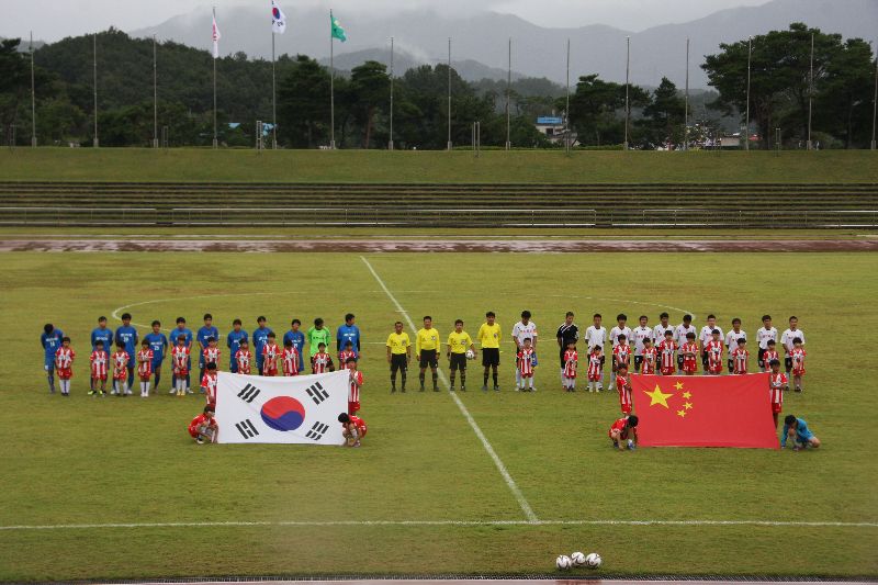 我校足球队赴韩国参加交流赛