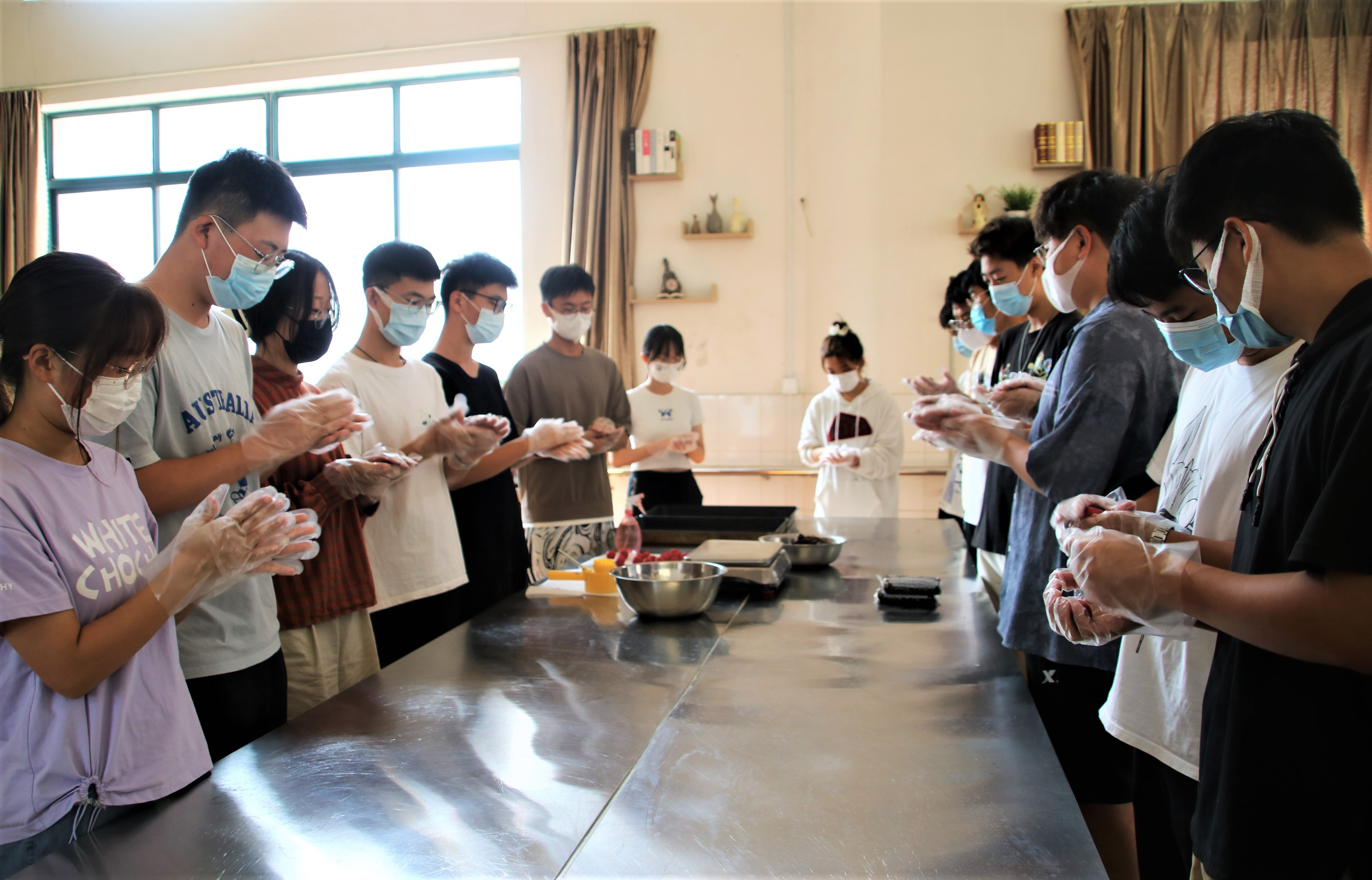 高密校区举办丰富多彩的活动相伴中秋留校学子
